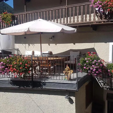 Maison Julie-lungo La Via Francigena Étroubles