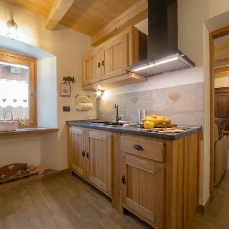 Maison Julie-lungo La Via Francigena Étroubles